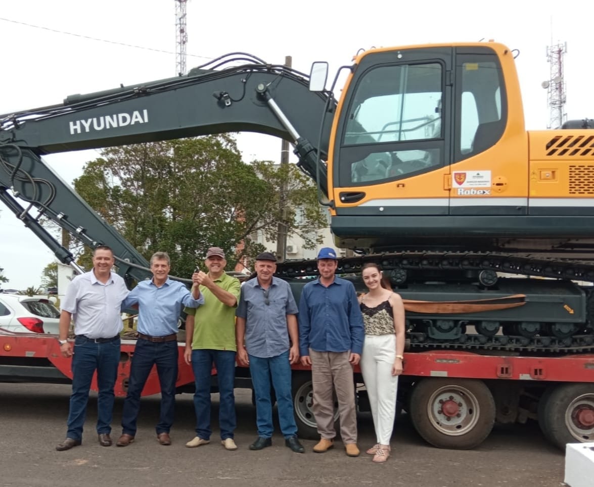 Prefeitura de Passa Sete adquire escavadeira