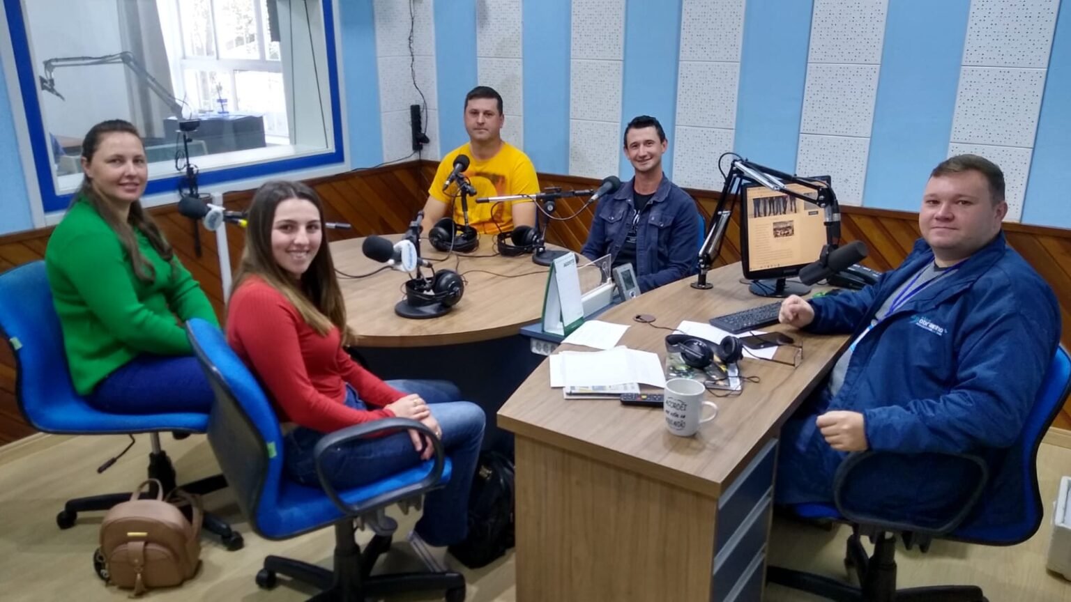 Membros da nova diretoria da Ajurati visitam as Rádios Sobradinho AM e ...