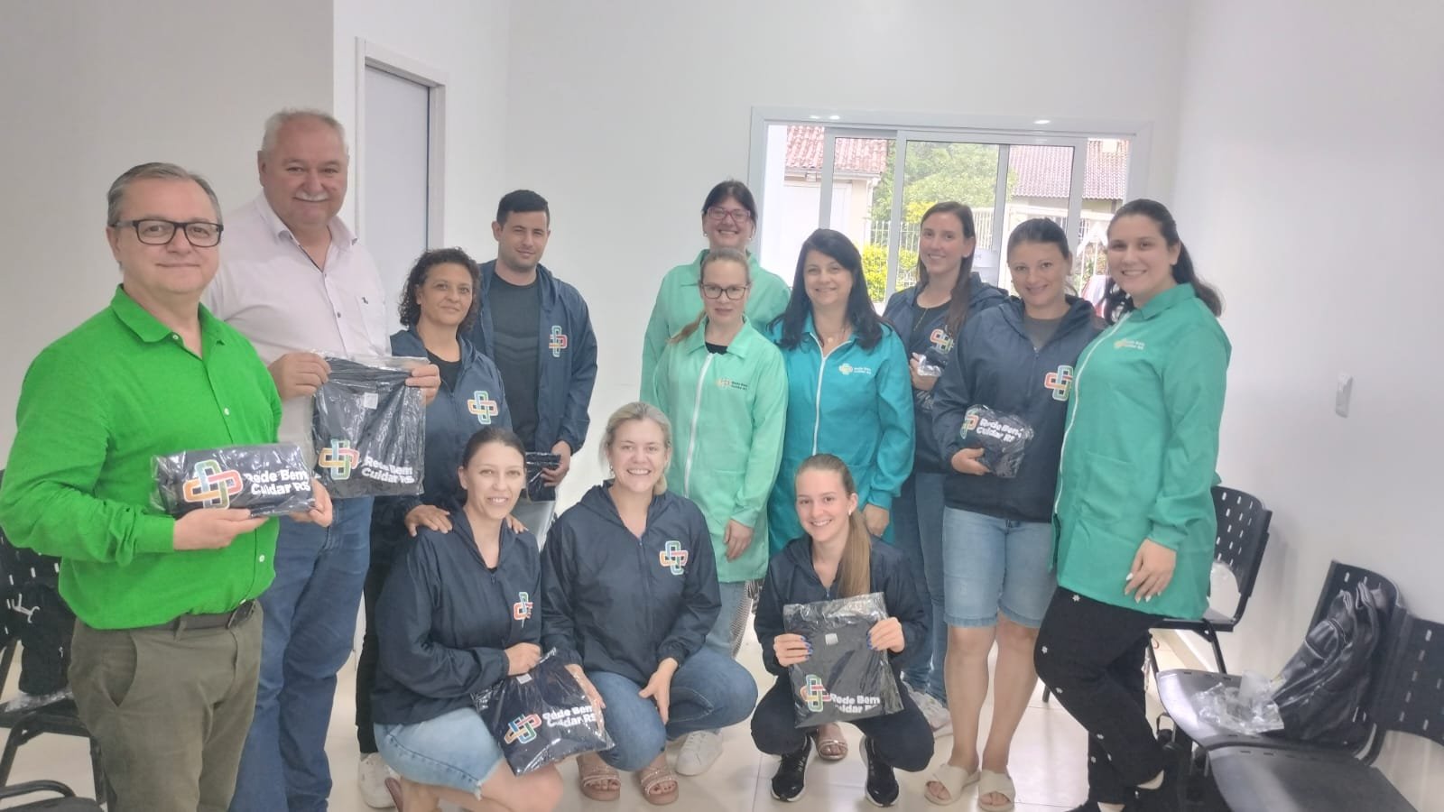 Equipe do ESF do Bairro Copetti recebe novos uniformes por meio do ...