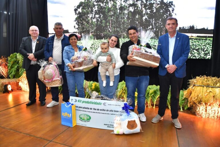 Abertura oficial da colheita do tabaco reúne produtores e lideranças políticas