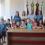 Alunos do Pré-B da EMEI Criança Feliz visitam o prefeito de Lagoa Bonita do Sul