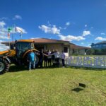 Estrela Velha recebe novo trator para fortalecer atividades agrícolas