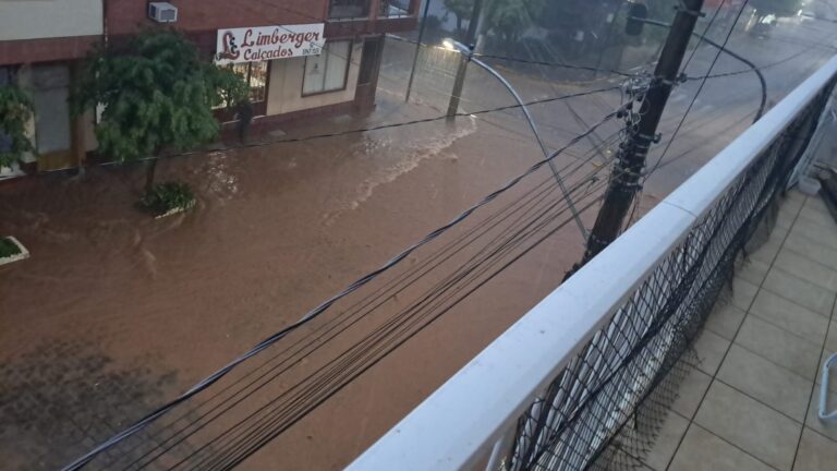 Forte chuva causa alagamentos em Arroio do Tigre