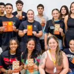 Assistência Social de Arroio do Tigre entrega vale-alimentação a jovens do programa Partiu Futuro