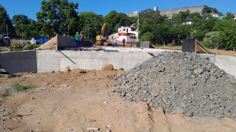 Nova ponte entre os bairros União e Rio Branco deve ficar pronta em duas semanas