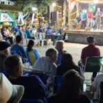 Praça fica lotada para apresentação dos Ternos de Reis em Sobradinho