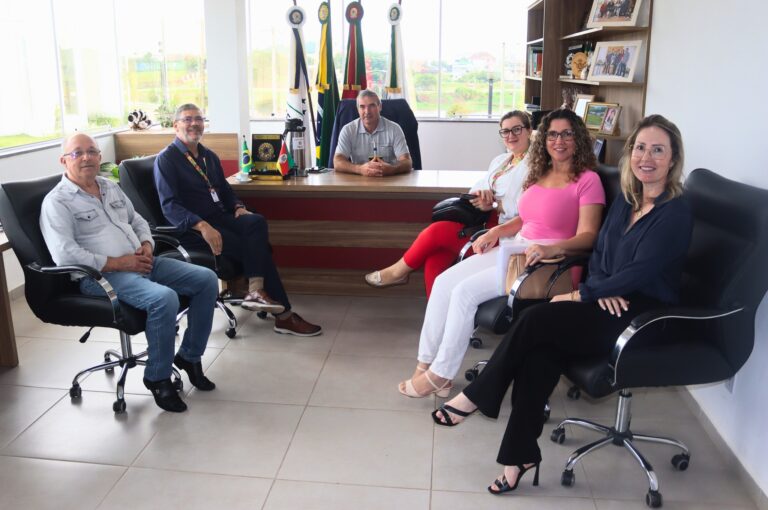 8ª Coordenadoria de Saúde visita Executivo de Lagoa Bonita e debate regionalização dos partos