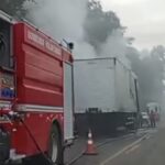 Carreta pega fogo na ERS 400 em Candelária