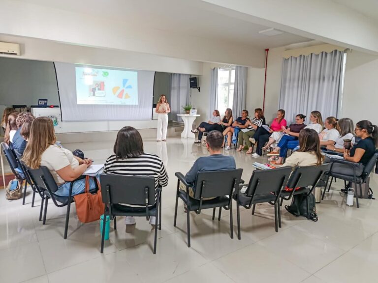 Equipes diretivas participam de formação sobre gestão cooperativa na rede municipal de Arroio do Tigre