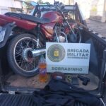 Policiais militares de Sobradinho e Segredo prendem homem e apreendem adolescente por furto de moto em Segredo