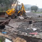 Manhã foi de trabalho para remoção de escombros após acidente com caminhão na ERS-400, em Sobradinho