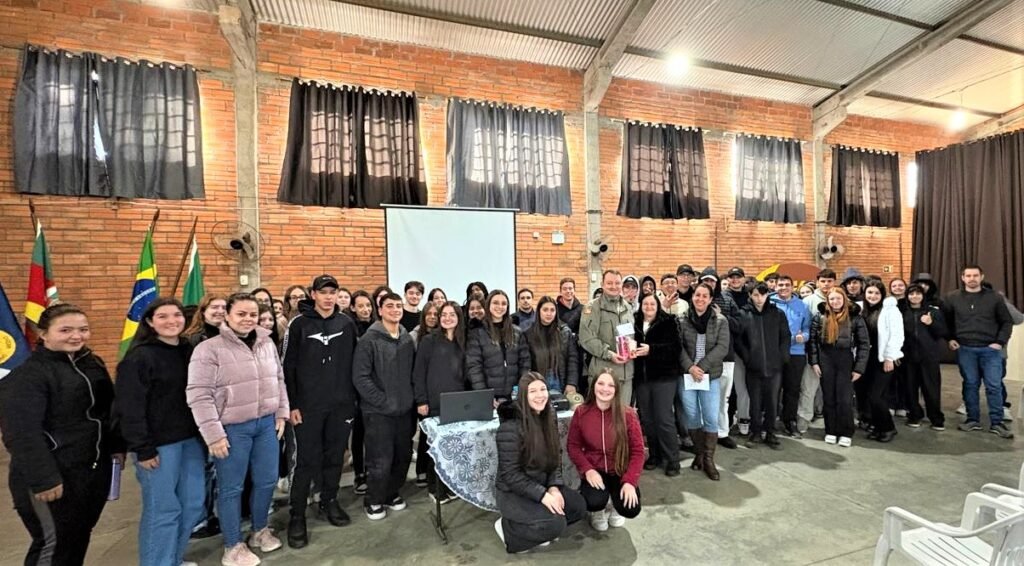 Brigada Militar intensifica ações do Agosto Lilás com palestras, conscientização e blitz educativa na região