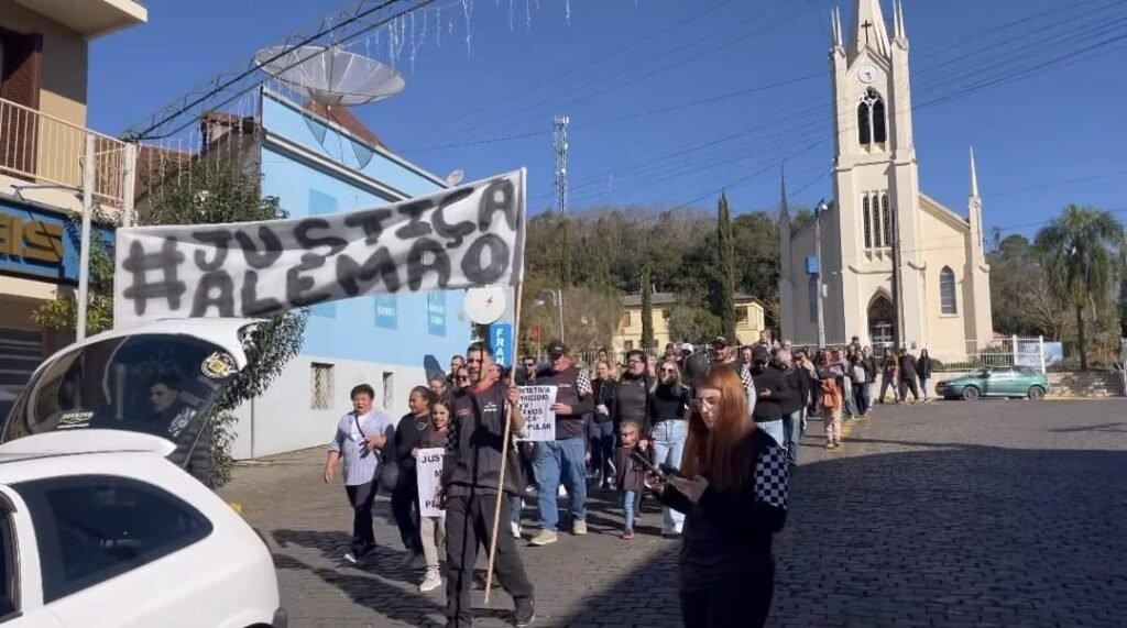 Familiares e amigos promovem caminhada em apoio a Wilian Wink em Sobradinho