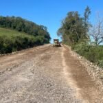 Prefeitura de Lagoão e empresa responsável pela ERS-347 atuam na recuperação de trecho de estrada de chão