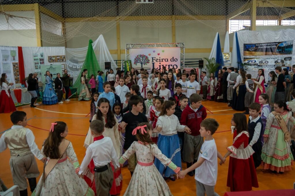 Cultura e tradição marcam encerramento da Feira do Livro em Estrela Velha