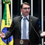 Flávio Bolsonaro é o mais votado em nove dos 11 municípios do Centro Serra